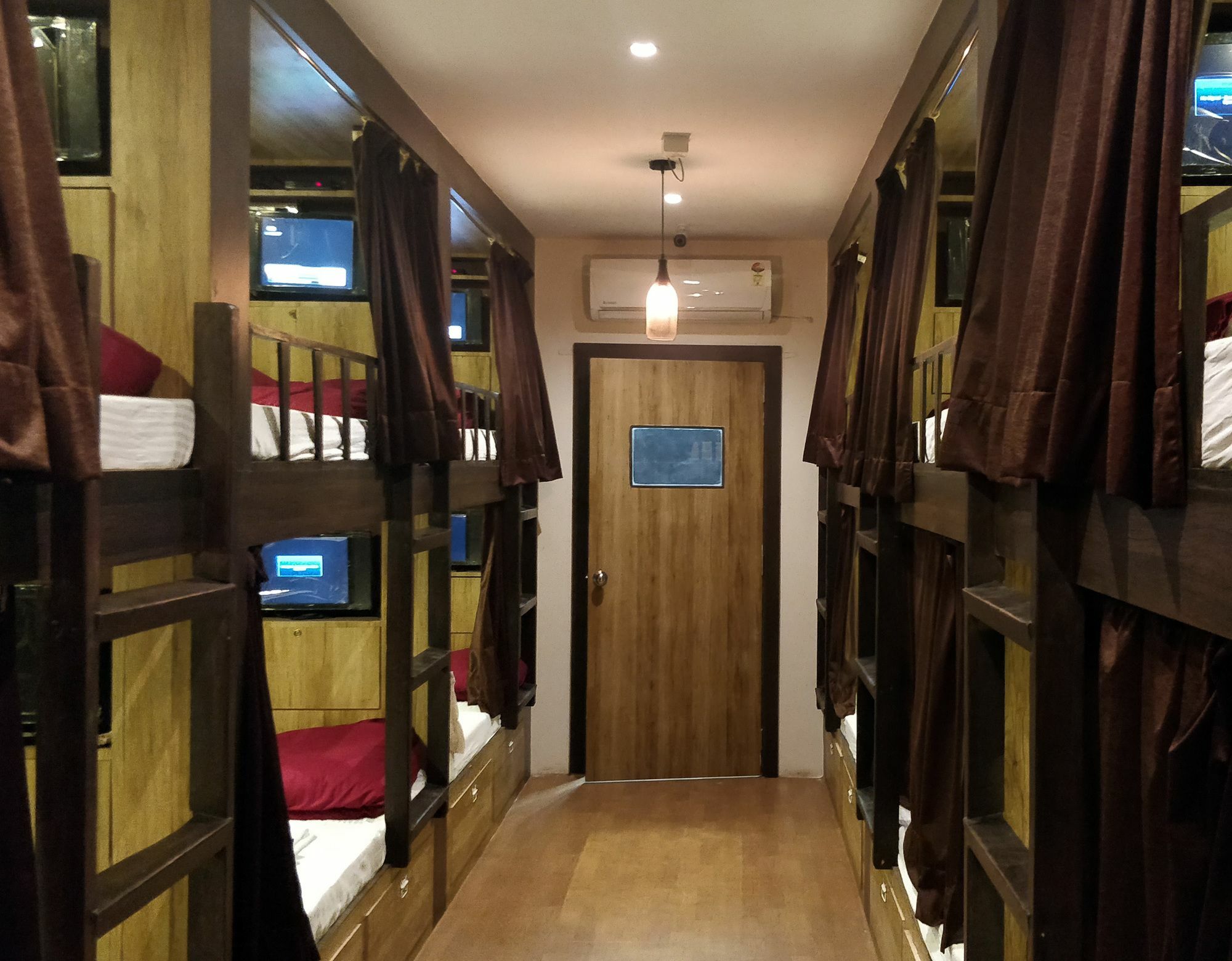 מומביי Hilal Dormitory מראה חיצוני תמונה